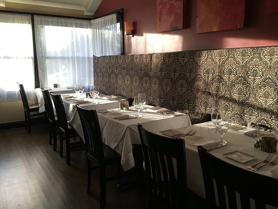 Detente Restaurant and Wine Bar